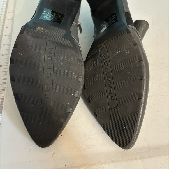 Kenneth Cole Reaction women’s grey pointed toe ankle  booties in size 9.5 - Picture 9 of 12